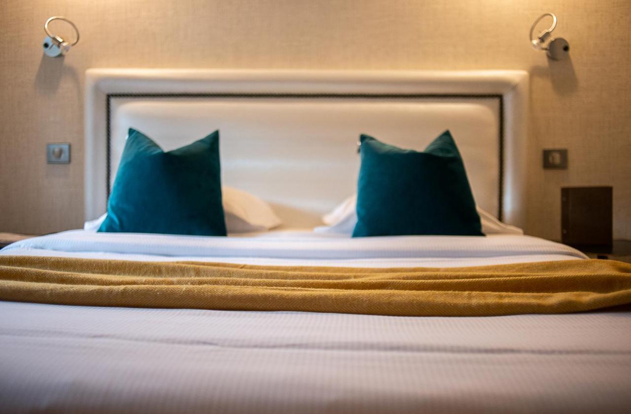 Hotel Le Griffon D'Or Bourg-en-Bresse Bagian luar foto