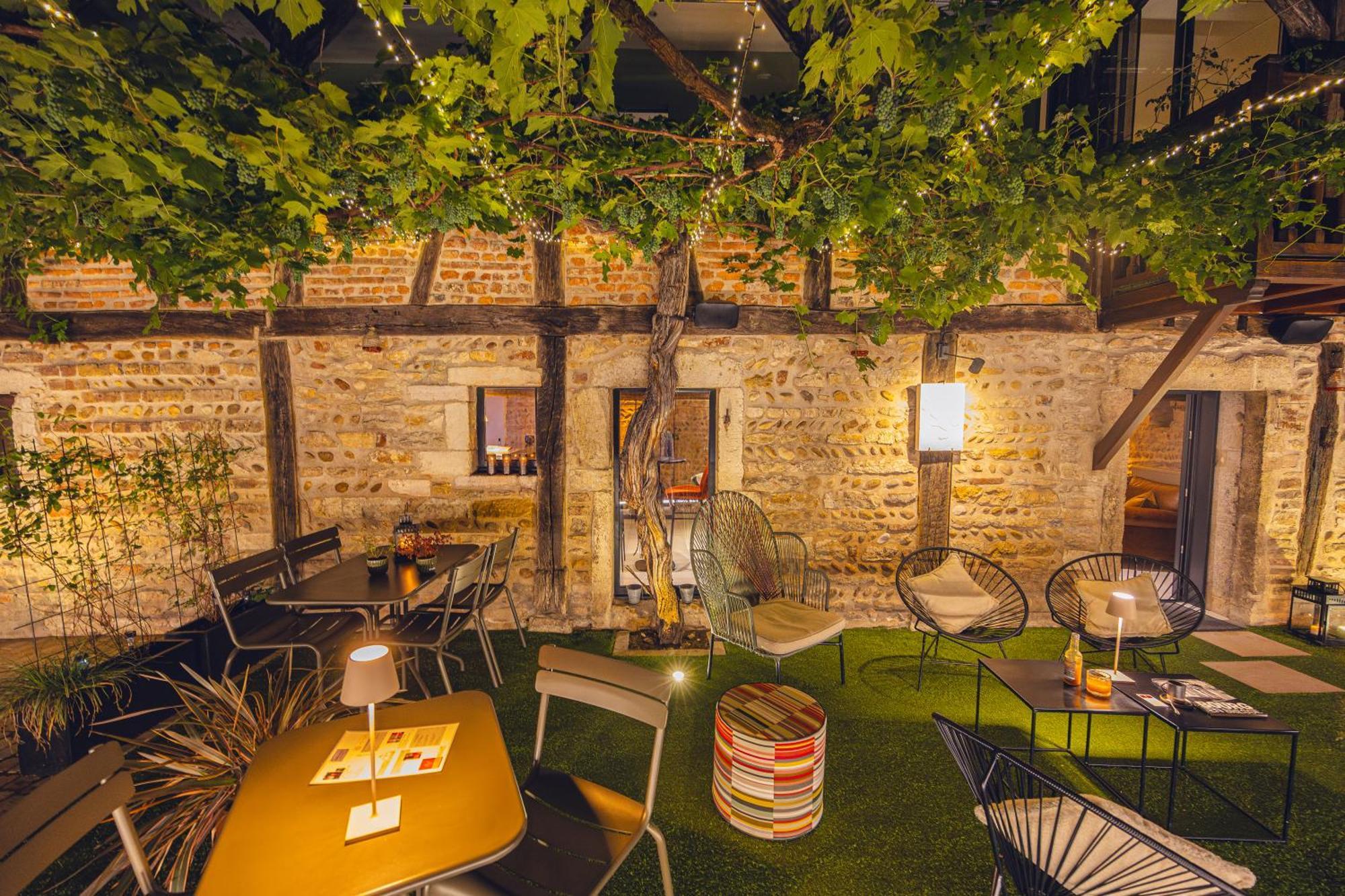 Hotel Le Griffon D'Or Bourg-en-Bresse Bagian luar foto
